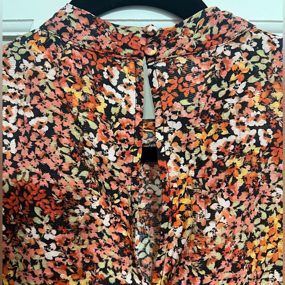 Super Colourful Puffy Sleeved Blouse - Picture 6 of 8